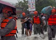 Polri Gerak Cepat Evakuasi Warga Terdampak Banjir di Padang
